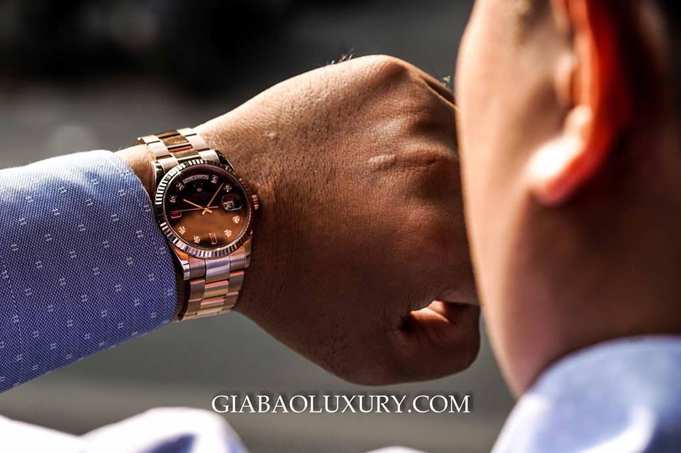 Gia Bảo Luxury hoàn thành chuyến giao dịch đến tận tay khách hàng ở thành phố hoa phượng đỏ chiếc đồng hồ Rolex Day-Date 118235 ruby đỏ