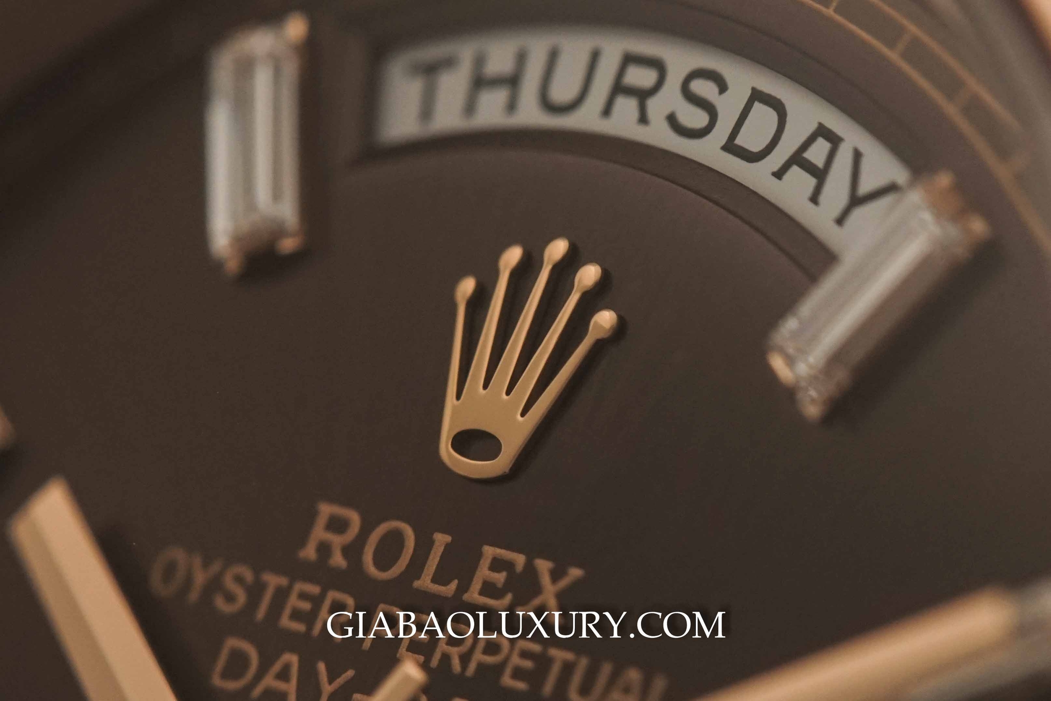  đồng hồ Rolex Day-Date 228235