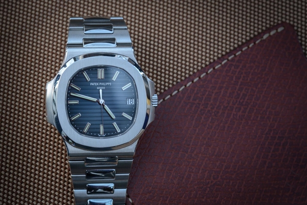 Giới thiệu đồng hồ Patek Philippe Nautilus 40th Anniversary 5711/1p Platinum